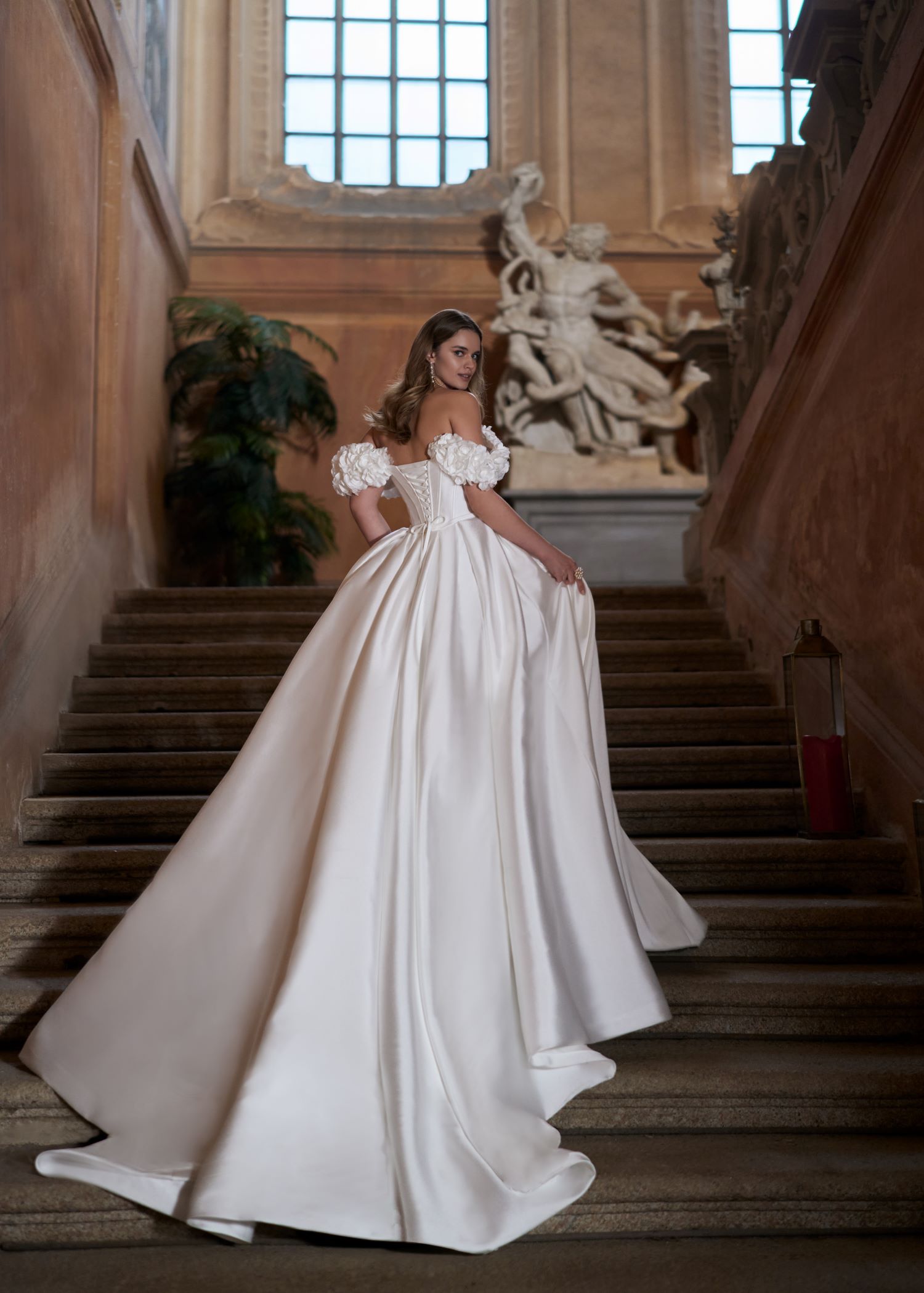 Elegant mikado brudkjol i prinsessmodell med fickor – North från Herve Paris Mix & Match-kollektion