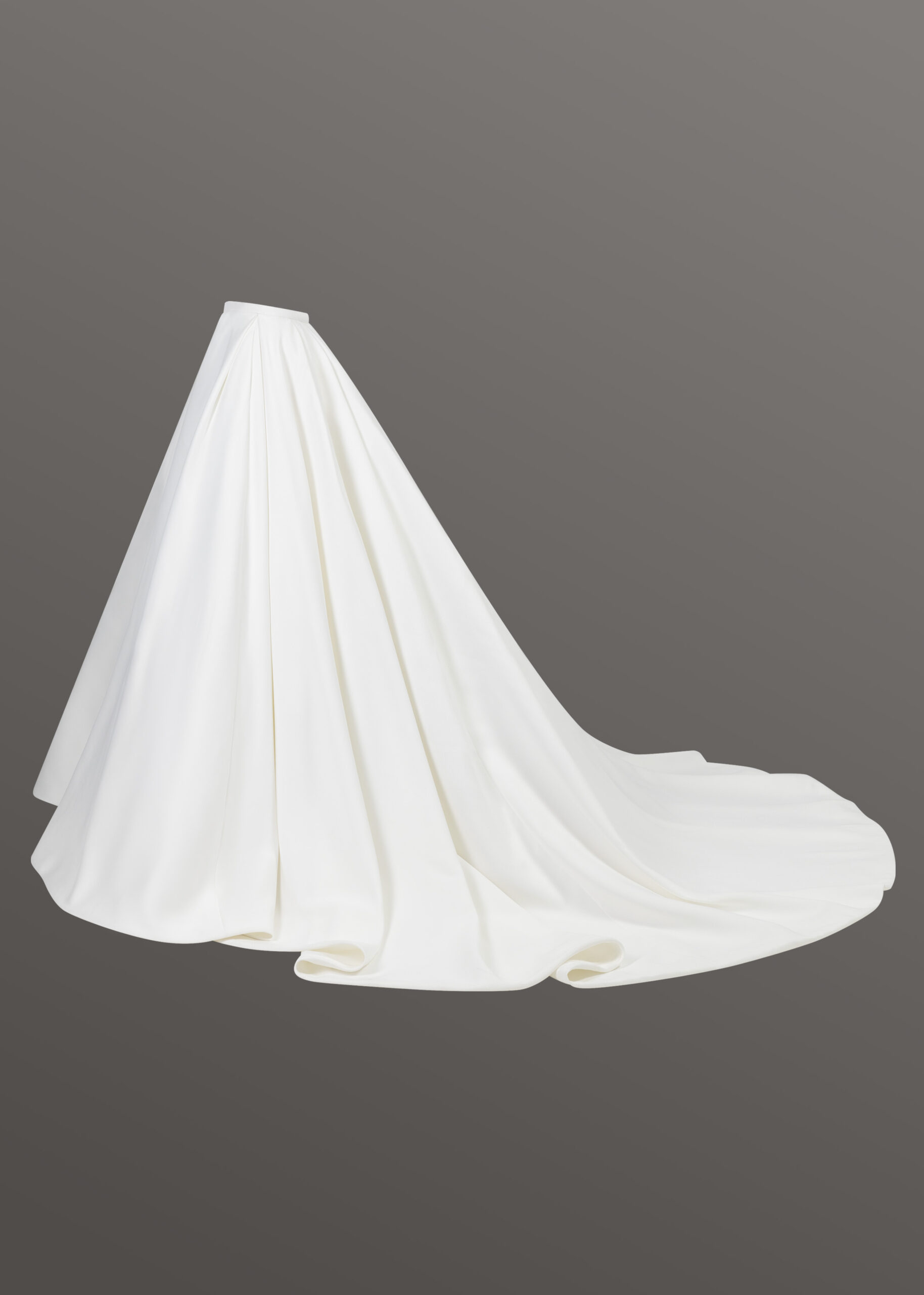 Voluminös brudkjol i mikado – Nuala från Mix & Match Collection, fotograferad framifrån i ljus miljö.